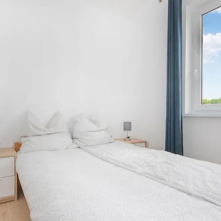 2 Bedroom Amazing In Сasa de vacaciones Jarosławiec